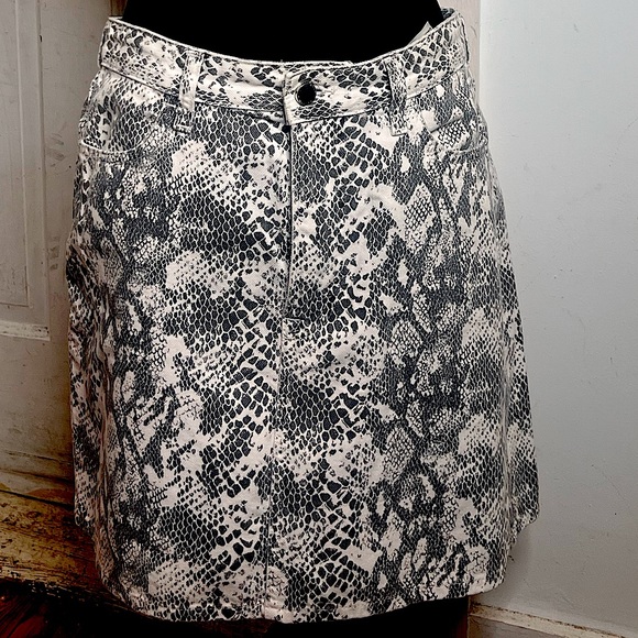 Size 10 snake skin denim - Picture 1 of 4